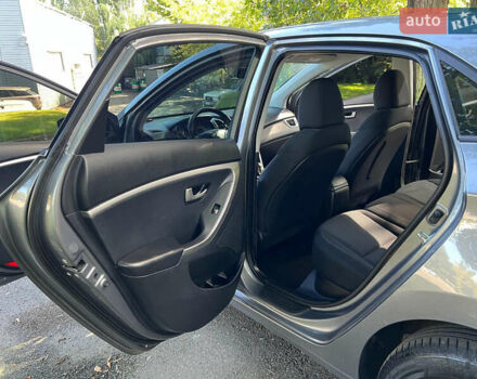 Сірий Хендай i30, об'ємом двигуна 1.6 л та пробігом 127 тис. км за 9400 $, фото 14 на Automoto.ua
