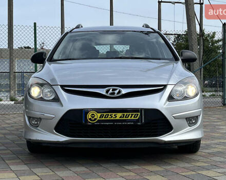 Сірий Хендай i30, об'ємом двигуна 1.58 л та пробігом 245 тис. км за 7500 $, фото 1 на Automoto.ua