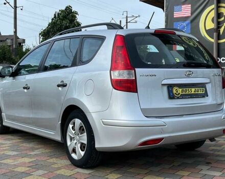 Серый Хендай i30, объемом двигателя 1.6 л и пробегом 245 тыс. км за 7500 $, фото 4 на Automoto.ua