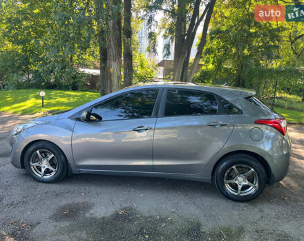 Сірий Хендай i30, об'ємом двигуна 1.6 л та пробігом 127 тис. км за 9400 $, фото 4 на Automoto.ua