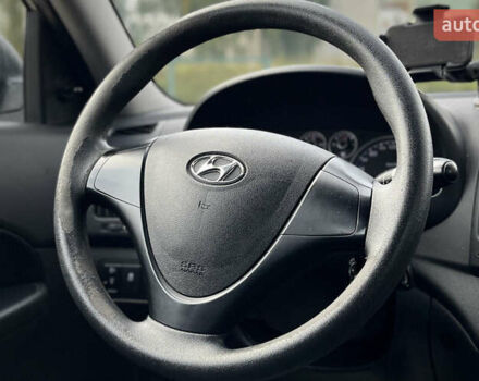 Сірий Хендай i30, об'ємом двигуна 1.58 л та пробігом 245 тис. км за 7500 $, фото 10 на Automoto.ua