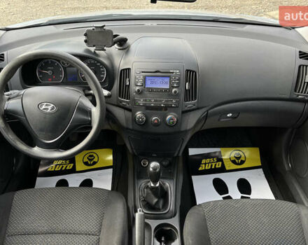 Сірий Хендай i30, об'ємом двигуна 1.58 л та пробігом 245 тис. км за 7500 $, фото 8 на Automoto.ua