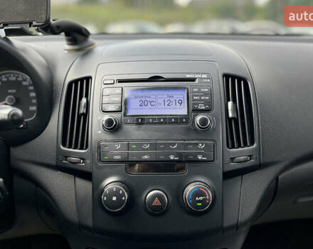 Сірий Хендай i30, об'ємом двигуна 1.58 л та пробігом 245 тис. км за 7500 $, фото 12 на Automoto.ua