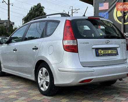 Сірий Хендай i30, об'ємом двигуна 1.58 л та пробігом 245 тис. км за 7500 $, фото 4 на Automoto.ua