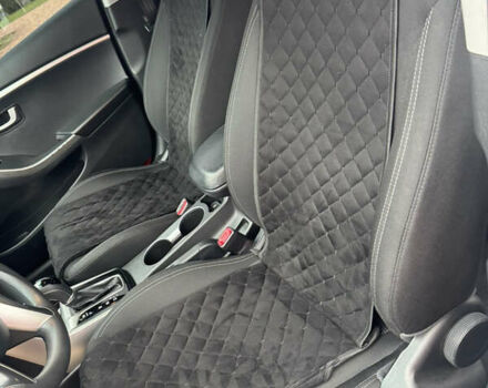 Серый Хендай i30, объемом двигателя 1.59 л и пробегом 133 тыс. км за 10500 $, фото 8 на Automoto.ua