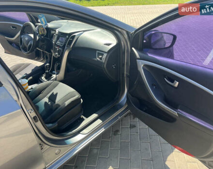 Сірий Хендай i30, об'ємом двигуна 1.4 л та пробігом 241 тис. км за 8000 $, фото 9 на Automoto.ua