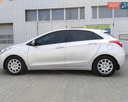 Серый Хендай i30, объемом двигателя 1.4 л и пробегом 86 тыс. км за 9500 $, фото 4 на Automoto.ua
