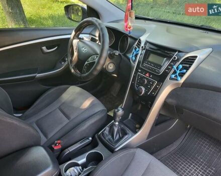 Серый Хендай i30, объемом двигателя 1.4 л и пробегом 280 тыс. км за 5800 $, фото 6 на Automoto.ua