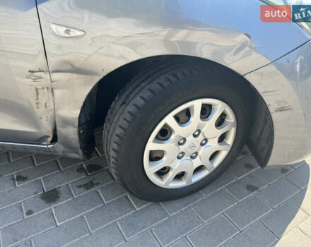 Сірий Хендай i30, об'ємом двигуна 1.4 л та пробігом 241 тис. км за 8000 $, фото 7 на Automoto.ua