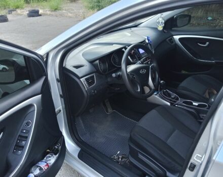 Серый Хендай i30, объемом двигателя 1.4 л и пробегом 260 тыс. км за 7800 $, фото 5 на Automoto.ua