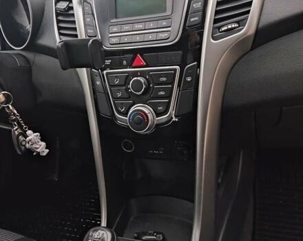 Серый Хендай i30, объемом двигателя 1.4 л и пробегом 77 тыс. км за 9100 $, фото 7 на Automoto.ua