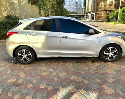 Серый Хендай i30, объемом двигателя 1.4 л и пробегом 200 тыс. км за 7500 $, фото 6 на Automoto.ua