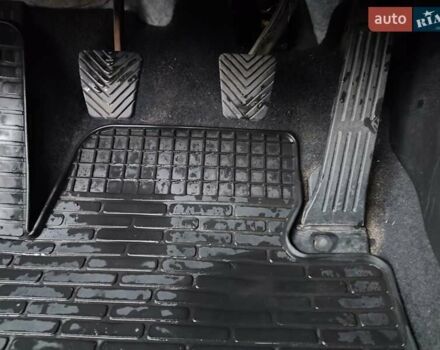 Серый Хендай i30, объемом двигателя 1.4 л и пробегом 77 тыс. км за 9100 $, фото 14 на Automoto.ua