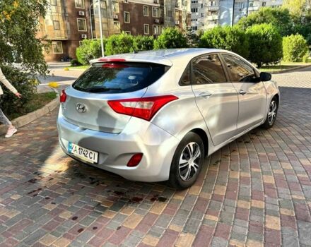 Серый Хендай i30, объемом двигателя 1.4 л и пробегом 200 тыс. км за 7500 $, фото 4 на Automoto.ua
