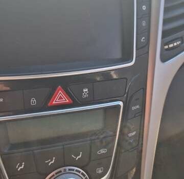 Сірий Хендай i30, об'ємом двигуна 1.6 л та пробігом 160 тис. км за 12500 $, фото 19 на Automoto.ua