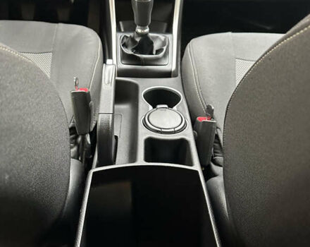 Серый Хендай i30, объемом двигателя 1.37 л и пробегом 130 тыс. км за 8800 $, фото 25 на Automoto.ua