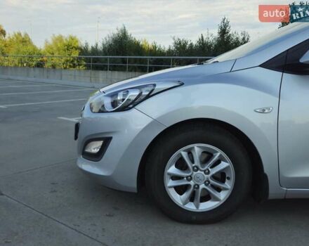 Серый Хендай i30, объемом двигателя 1.59 л и пробегом 83 тыс. км за 13500 $, фото 3 на Automoto.ua