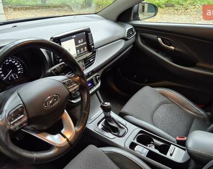 Серый Хендай i30, объемом двигателя 1.35 л и пробегом 124 тыс. км за 14500 $, фото 7 на Automoto.ua