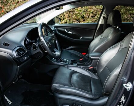 Серый Хендай i30, объемом двигателя 1.4 л и пробегом 30 тыс. км за 5599 $, фото 6 на Automoto.ua