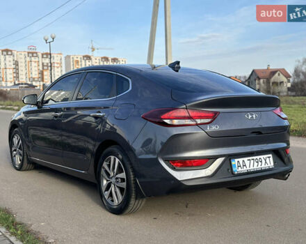 Сірий Хендай i30, об'ємом двигуна 1.35 л та пробігом 71 тис. км за 17000 $, фото 5 на Automoto.ua