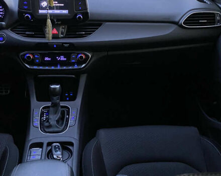 Серый Хендай i30, объемом двигателя 1.59 л и пробегом 27 тыс. км за 15900 $, фото 15 на Automoto.ua