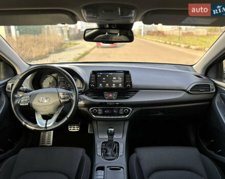 Сірий Хендай i30, об'ємом двигуна 1.35 л та пробігом 71 тис. км за 17000 $, фото 11 на Automoto.ua