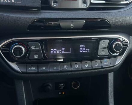 Серый Хендай i30, объемом двигателя 1.5 л и пробегом 72 тыс. км за 17800 $, фото 4 на Automoto.ua