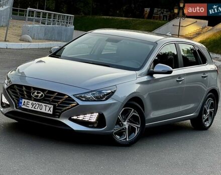 Серый Хендай i30, объемом двигателя 1.5 л и пробегом 27 тыс. км за 17800 $, фото 5 на Automoto.ua