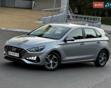 Серый Хендай i30, объемом двигателя 1.5 л и пробегом 27 тыс. км за 17800 $, фото 2 на Automoto.ua