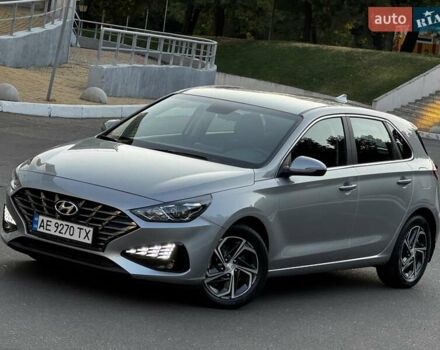 Серый Хендай i30, объемом двигателя 1.5 л и пробегом 27 тыс. км за 17800 $, фото 3 на Automoto.ua