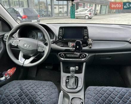 Сірий Хендай i30, об'ємом двигуна 1.5 л та пробігом 10 тис. км за 18300 $, фото 1 на Automoto.ua