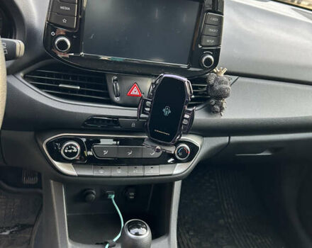 Серый Хендай i30, объемом двигателя 1.5 л и пробегом 18 тыс. км за 17800 $, фото 3 на Automoto.ua