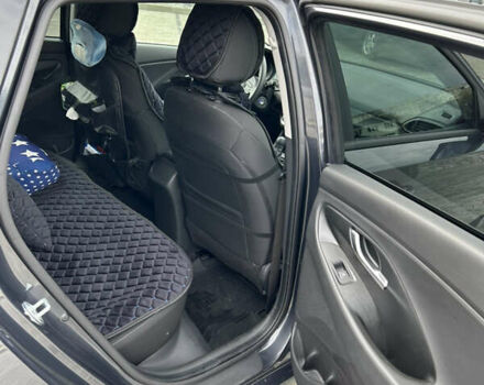 Сірий Хендай i30, об'ємом двигуна 1.5 л та пробігом 10 тис. км за 18300 $, фото 2 на Automoto.ua