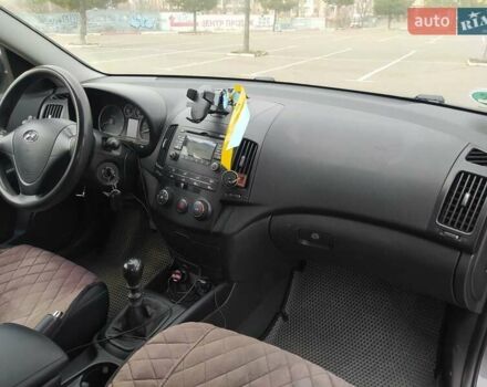 Серый Хендай i30, объемом двигателя 1.6 л и пробегом 248 тыс. км за 5350 $, фото 8 на Automoto.ua