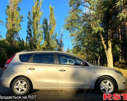 Серый Хендай i30, объемом двигателя 1.6 л и пробегом 209 тыс. км за 6999 $, фото 1 на Automoto.ua