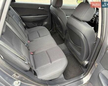 Сірий Хендай i30, об'ємом двигуна 1.6 л та пробігом 201 тис. км за 6800 $, фото 24 на Automoto.ua