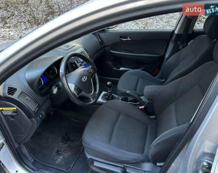 Серый Хендай i30, объемом двигателя 1.6 л и пробегом 200 тыс. км за 5400 $, фото 4 на Automoto.ua
