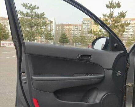 Серый Хендай i30, объемом двигателя 1.6 л и пробегом 248 тыс. км за 5350 $, фото 12 на Automoto.ua
