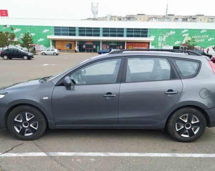 Серый Хендай i30, объемом двигателя 1.6 л и пробегом 245 тыс. км за 5600 $, фото 3 на Automoto.ua