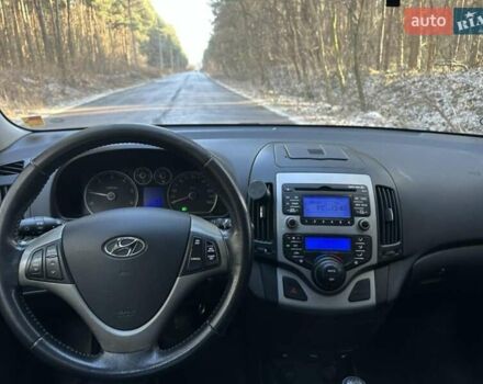 Серый Хендай i30, объемом двигателя 1.6 л и пробегом 200 тыс. км за 5400 $, фото 1 на Automoto.ua