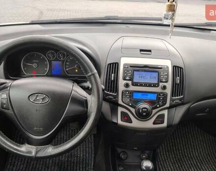 Сірий Хендай i30, об'ємом двигуна 1.6 л та пробігом 340 тис. км за 5200 $, фото 7 на Automoto.ua
