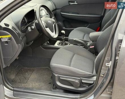 Сірий Хендай i30, об'ємом двигуна 1.6 л та пробігом 201 тис. км за 6800 $, фото 20 на Automoto.ua