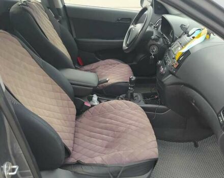 Серый Хендай i30, объемом двигателя 1.6 л и пробегом 248 тыс. км за 5350 $, фото 9 на Automoto.ua