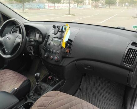 Серый Хендай i30, объемом двигателя 1.6 л и пробегом 245 тыс. км за 5600 $, фото 8 на Automoto.ua