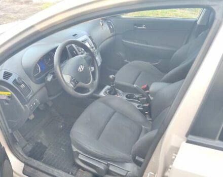 Серый Хендай i30, объемом двигателя 1.58 л и пробегом 270 тыс. км за 5000 $, фото 1 на Automoto.ua