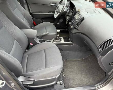 Сірий Хендай i30, об'ємом двигуна 1.6 л та пробігом 201 тис. км за 6800 $, фото 27 на Automoto.ua