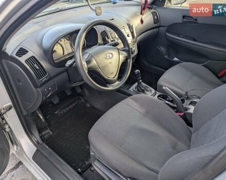 Сірий Хендай i30, об'ємом двигуна 1.59 л та пробігом 261 тис. км за 5699 $, фото 5 на Automoto.ua