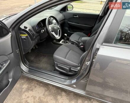 Сірий Хендай i30, об'ємом двигуна 1.6 л та пробігом 201 тис. км за 6800 $, фото 21 на Automoto.ua