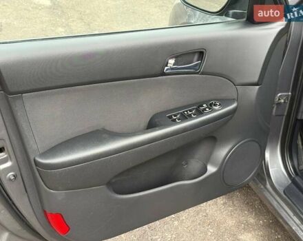 Сірий Хендай i30, об'ємом двигуна 1.6 л та пробігом 201 тис. км за 6800 $, фото 19 на Automoto.ua