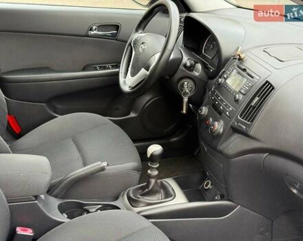 Сірий Хендай i30, об'ємом двигуна 1.6 л та пробігом 201 тис. км за 6800 $, фото 26 на Automoto.ua